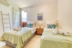 2 Schlafzimmer, Schreibtisch, Bügeleisen/Bügelbrett, Reisekinderbett