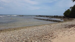 Pantai di sekitar