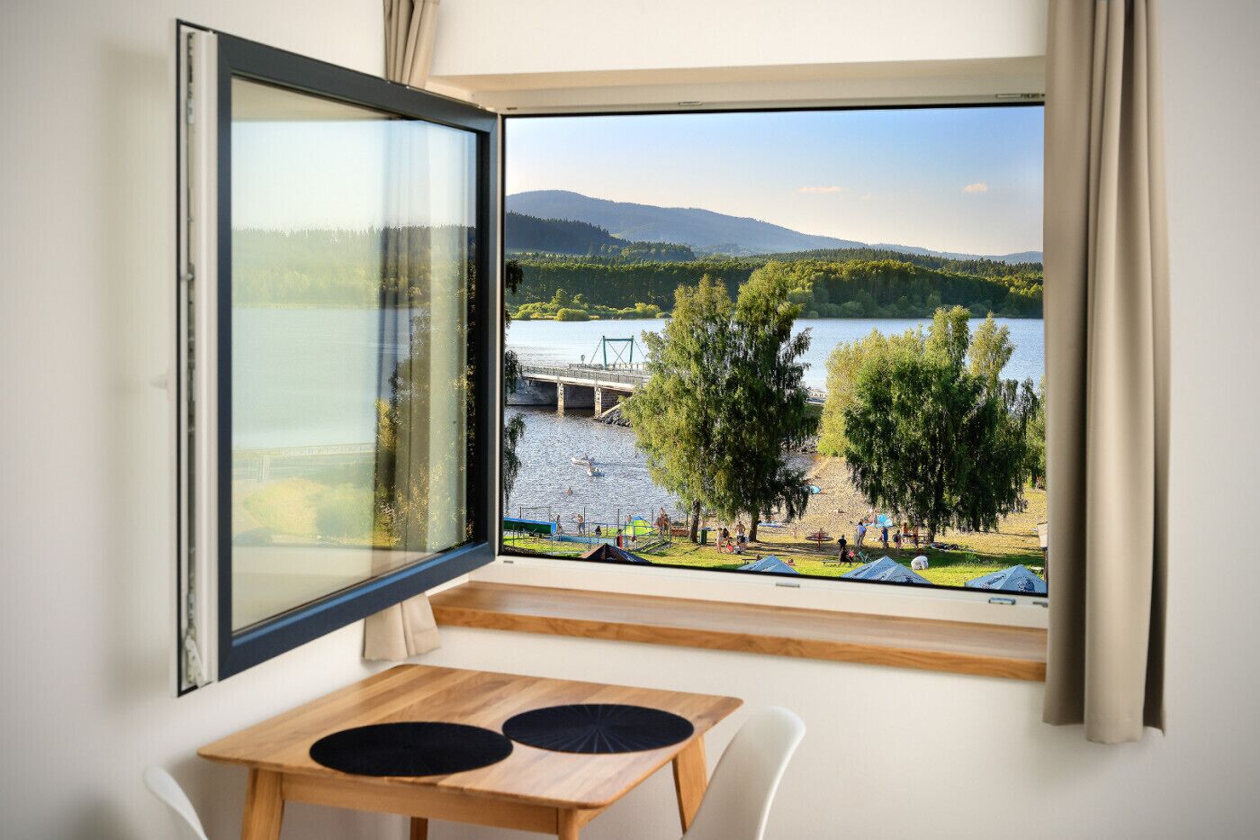 經典雙人房 | 起居區 | 平面電視