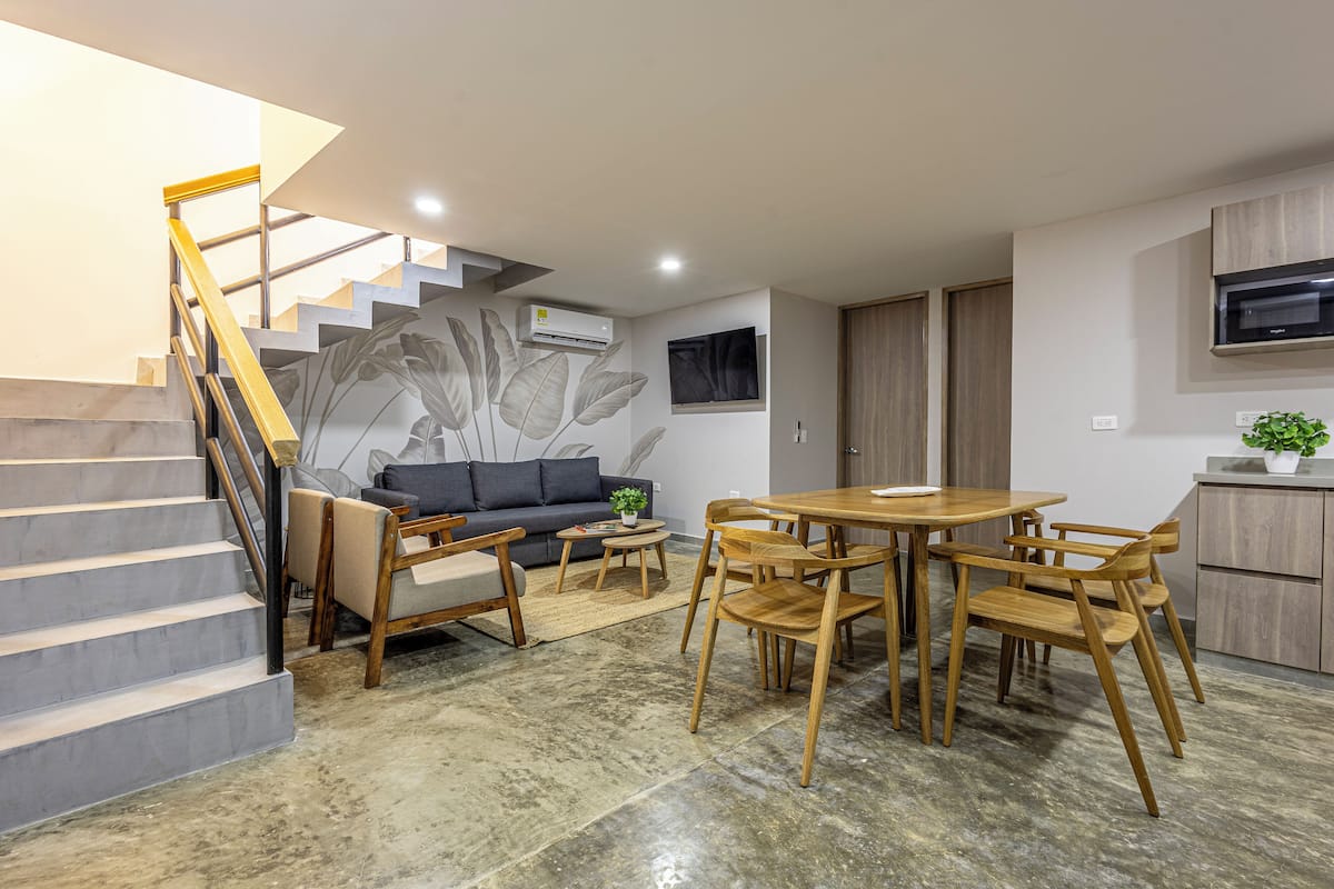 Apartment, 4 Bedrooms, Terrace, City View | Living area