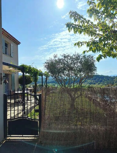 Architect-designed house with swimming pool and incredible view!