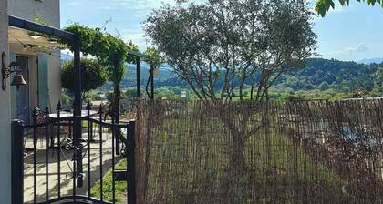 Architect-designed house with swimming pool and incredible view!