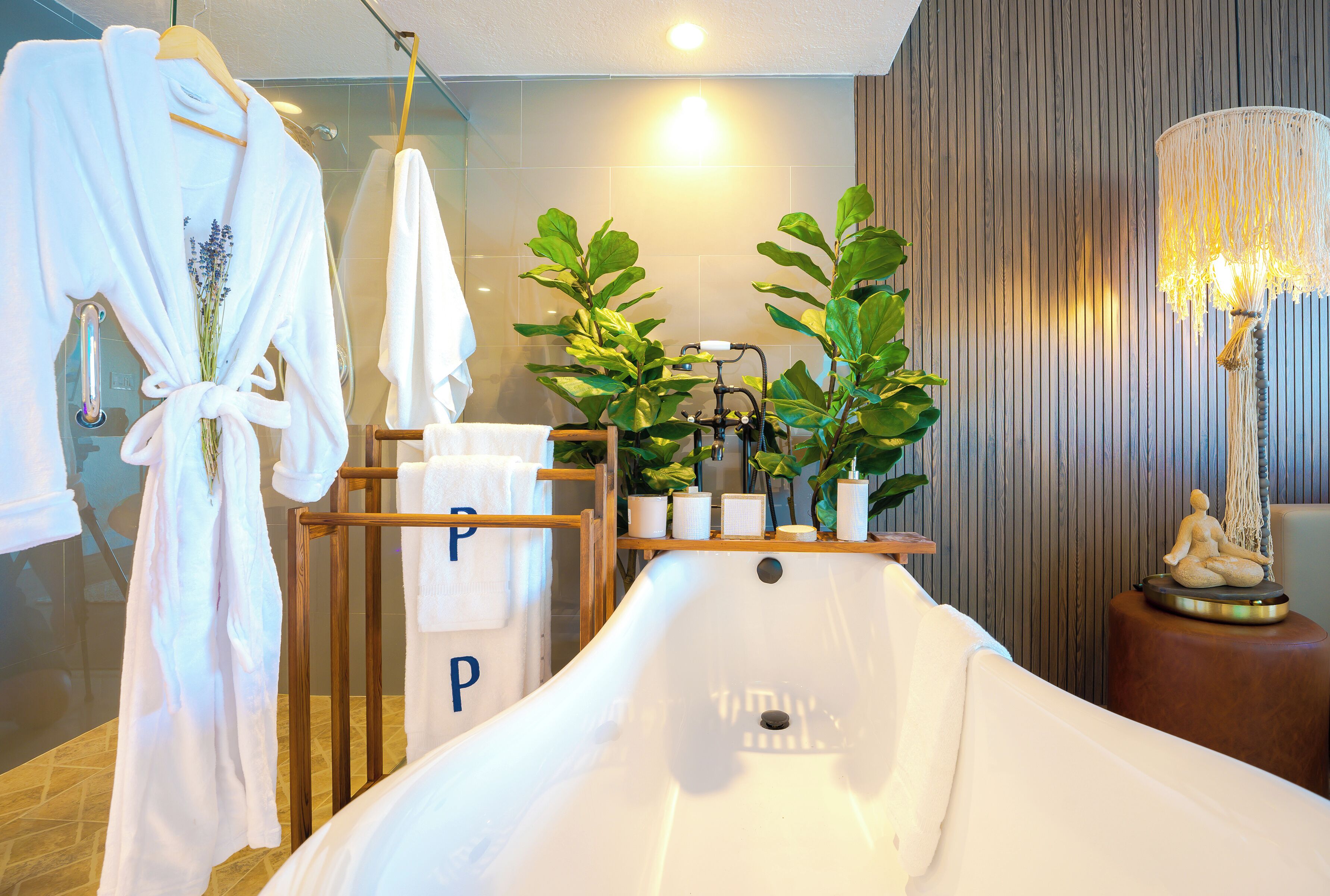 Deluxe House, 6 Bedrooms, Garden View | Bathroom | Hydromassage showerhead, hair dryer, towels, soap