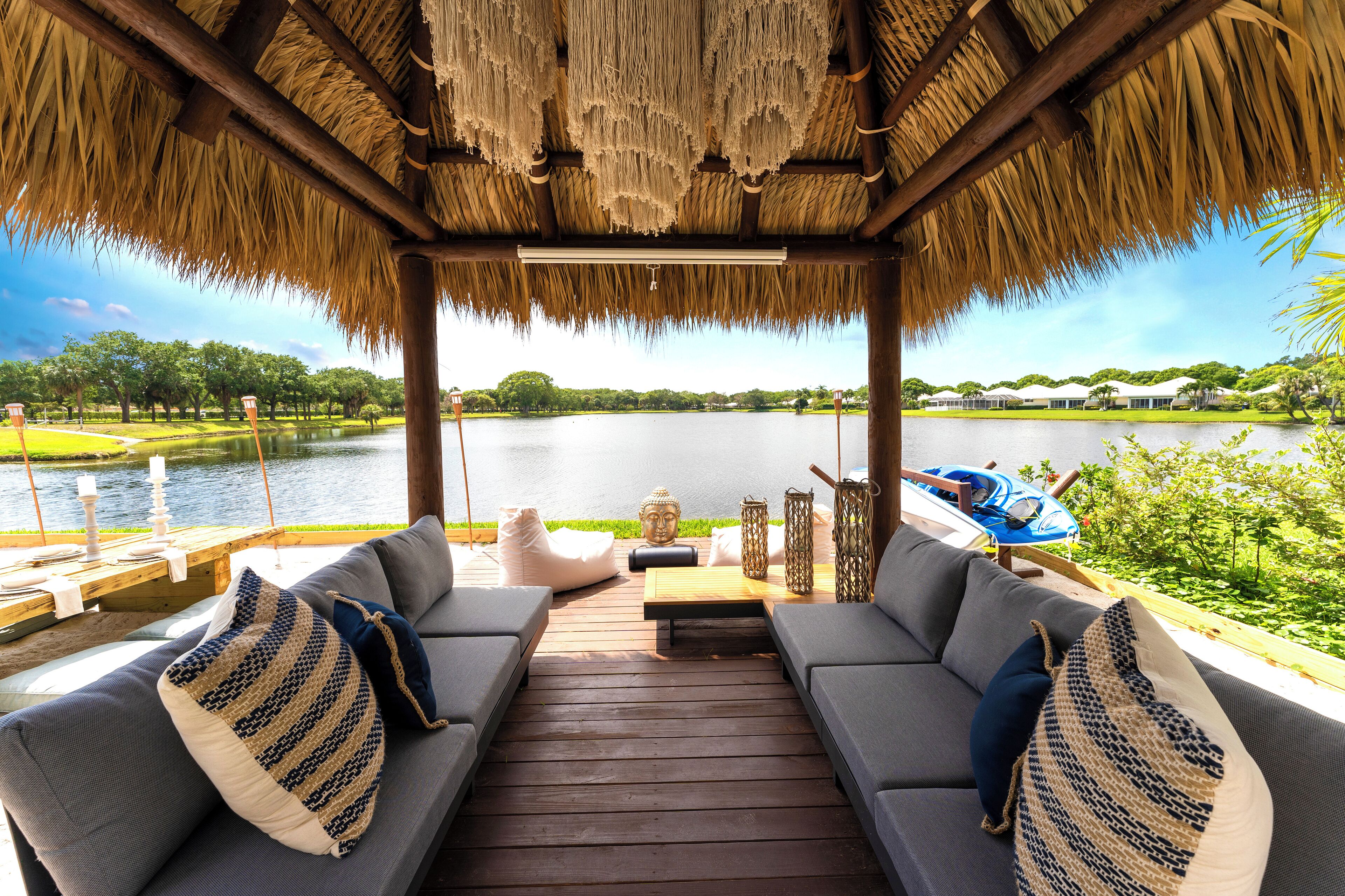 屋外ダイニングエリア