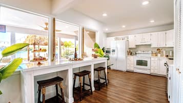 Maison Deluxe, 6 chambres, vue jardin | Cuisine privée