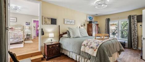 3 habitaciones, tabla de planchar con plancha, wifi y ropa de cama