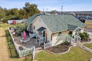 Exterior - Cute & Cozy Lake Side Home (Granbury)