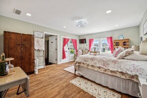 3 habitaciones, tabla de planchar con plancha, wifi y ropa de cama 