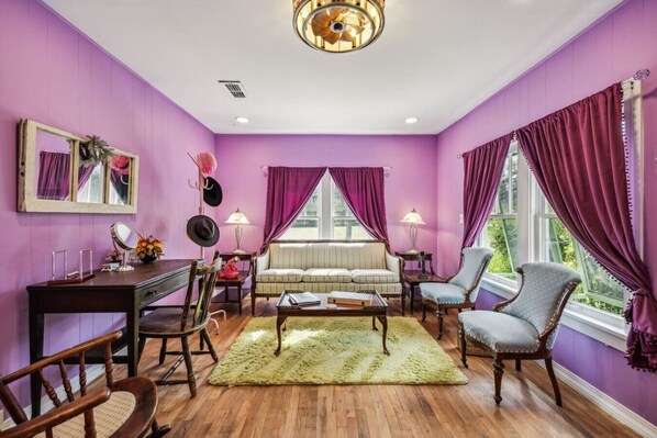 Interior - Cute & Cozy Lake Side Home (Granbury)