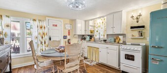 Cute & Cozy Lake Side Home