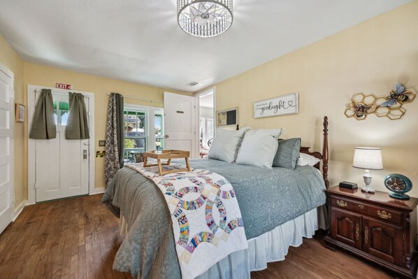 3 bedrooms, iron/ironing board, WiFi, bed sheets