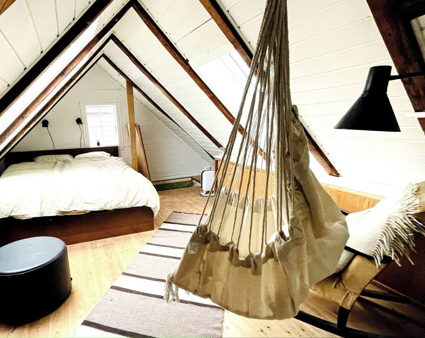 4 bedrooms, desk, iron/ironing board, WiFi