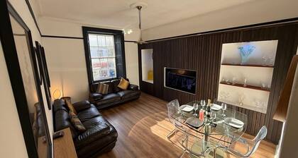 Ayr Town Centre Apartment - 3 Bedrooms