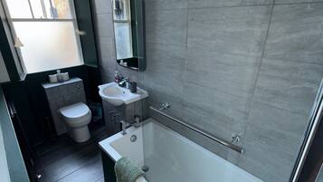 Apartment | Bathroom