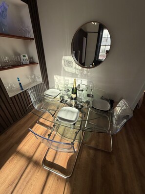Apartment | Dining