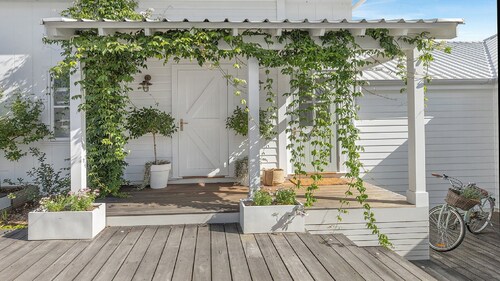 THE BARN AT FARMHOUSE