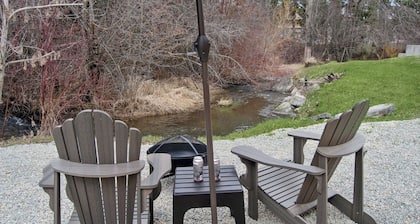Peaceful Creekside Villa, Walk to Flathead Lake
