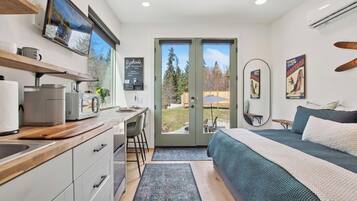 Desk, free WiFi, bed sheets