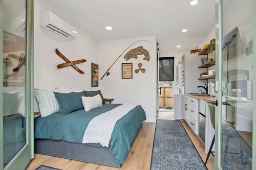 Peaceful Creekside Villa, Walk to Flathead Lake