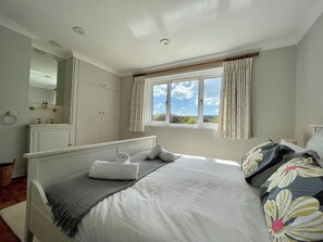 5 bedrooms, WiFi, bed sheets - Merryfields Manor: Serene Countryside Escape with Views of Corfe Castle (Corfe Castle)