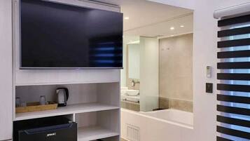 Deluxe Double Room | Premium bedding, in-room safe, desk, laptop workspace