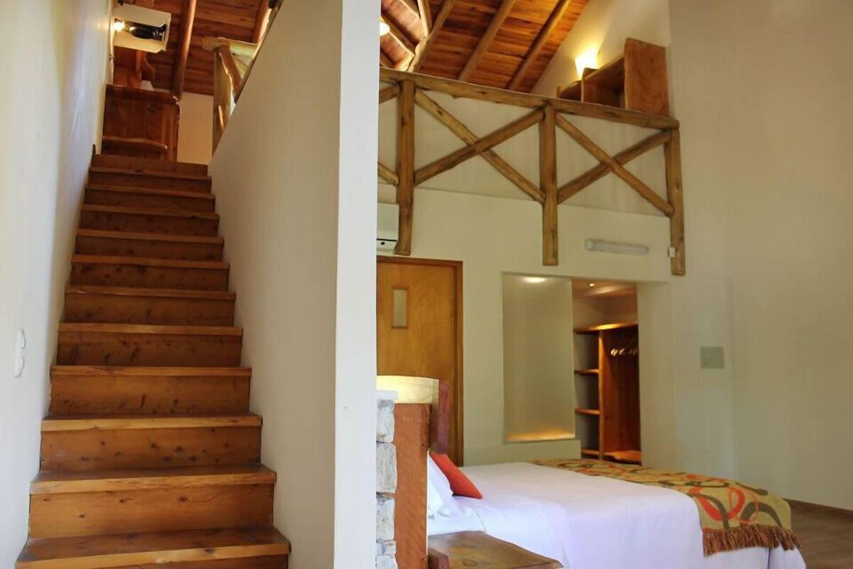 Suite, Garden View (203) | Premium bedding, in-room safe, desk, laptop workspace