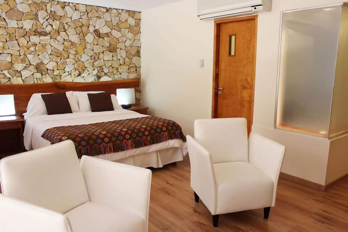 Premium bedding, in-room safe, desk, laptop workspace