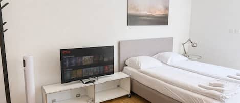 Desk, iron/ironing board, WiFi, bed sheets