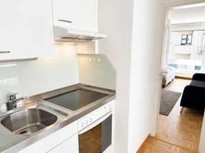 Coffee/tea maker, fridge, microwave, oven - Fantastic studio in the city centre (Art 8) (Zürich)