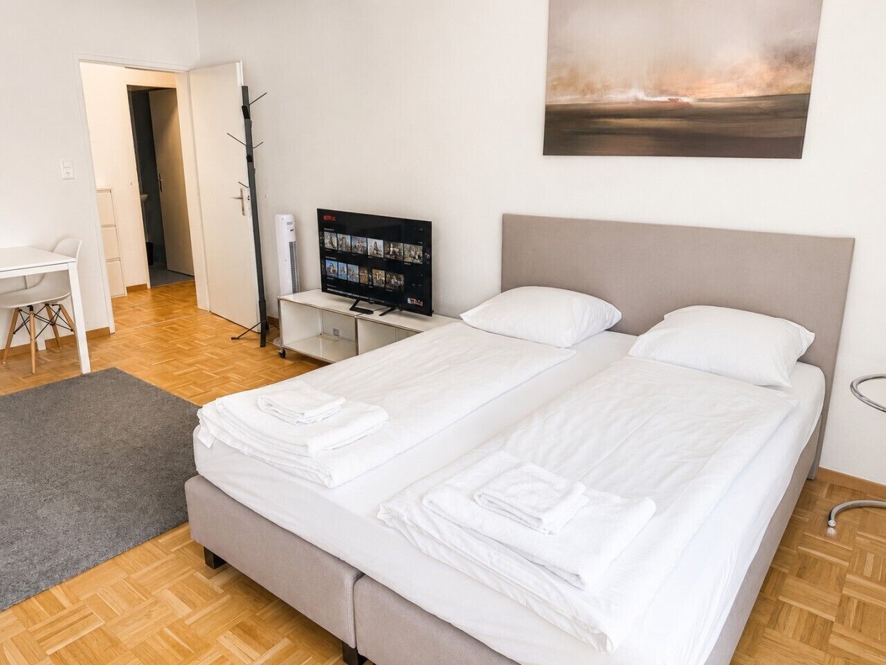 Desk, iron/ironing board, WiFi, bed sheets