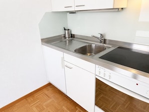 Coffee/tea maker, fridge, microwave, oven - Fantastic studio in the city centre (Art 8) (Zürich)