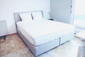 1 bedroom, desk, iron/ironing board, WiFi