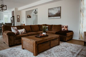 Fernseher, Kamin, Tischfußball