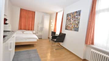 1 habitación, escritorio, tabla de planchar con plancha y wifi