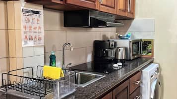 Standard Studio Suite, 2 Double Beds, Non Smoking, Kitchenette | Desk, laptop workspace, iron/ironing board, free WiFi