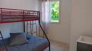 2 عدّة غرف نوم وملاءات أسرّة