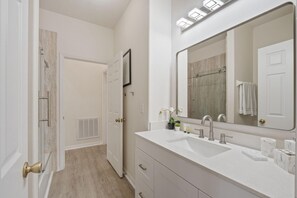 Hair dryer, towels - Private house with private pool, near all famous attractions!!! (Clermont)