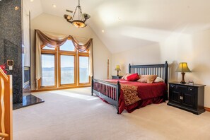 7 bedrooms, desk, iron/ironing board, travel crib