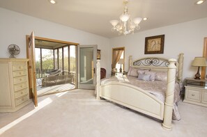 7 bedrooms, desk, iron/ironing board, travel crib