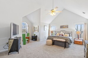 4 Schlafzimmer, Schreibtisch, Bügeleisen/Bügelbrett, Reisekinderbett