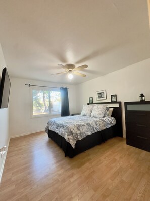 3 Schlafzimmer, Bügeleisen/Bügelbrett, WLAN, Bettwäsche