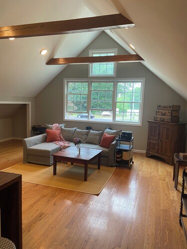 Beautiful Beachy Guesthouse, Antiques & Charm, 5 Min to Beach & Town