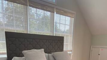 2 bedrooms, desk, free WiFi, bed sheets