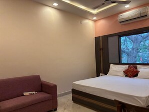 Superior Double Room, City View | Free WiFi - DM PAYING GUEST HOUSE (VARANASI)