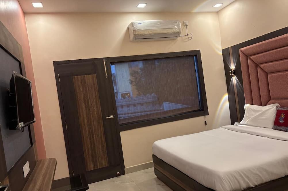 DM PAYING GUEST HOUSE