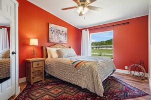 4 bedrooms, iron/ironing board, WiFi, bed sheets - Tejas Hills of Pipe Creek (Pipe Creek)