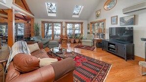 Unclassified image, 3 of 28, button - Chestnut Cove Cottage- Winnipesaukee - Alton (Alton)