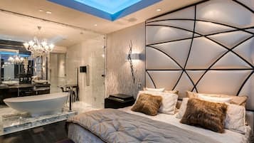 5 bedrooms, in-room safe, desk, iron/ironing board