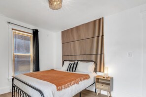 6 bedrooms, iron/ironing board, WiFi, bed sheets