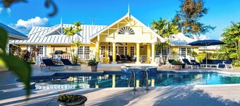 Charming 4-bedroom villa with AC and WiFi in the gated community.